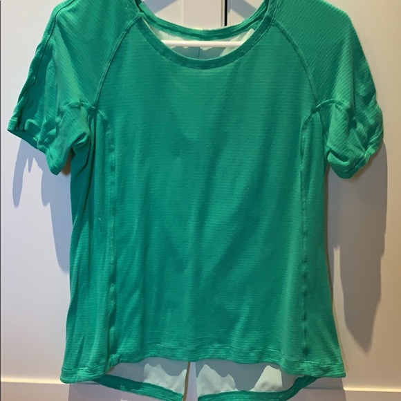 Lululemon sz6 Tshirt - Picture 1 of 4
